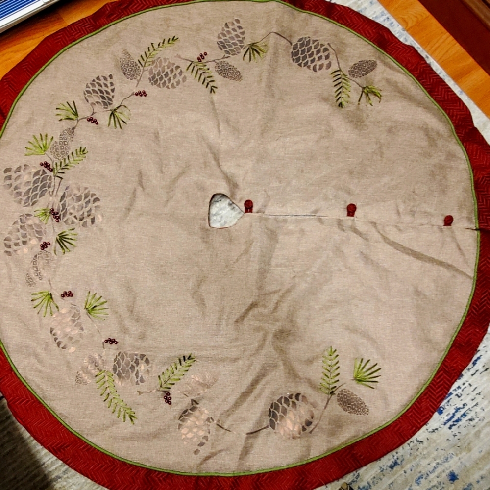 Vintage Christmas tree skirt